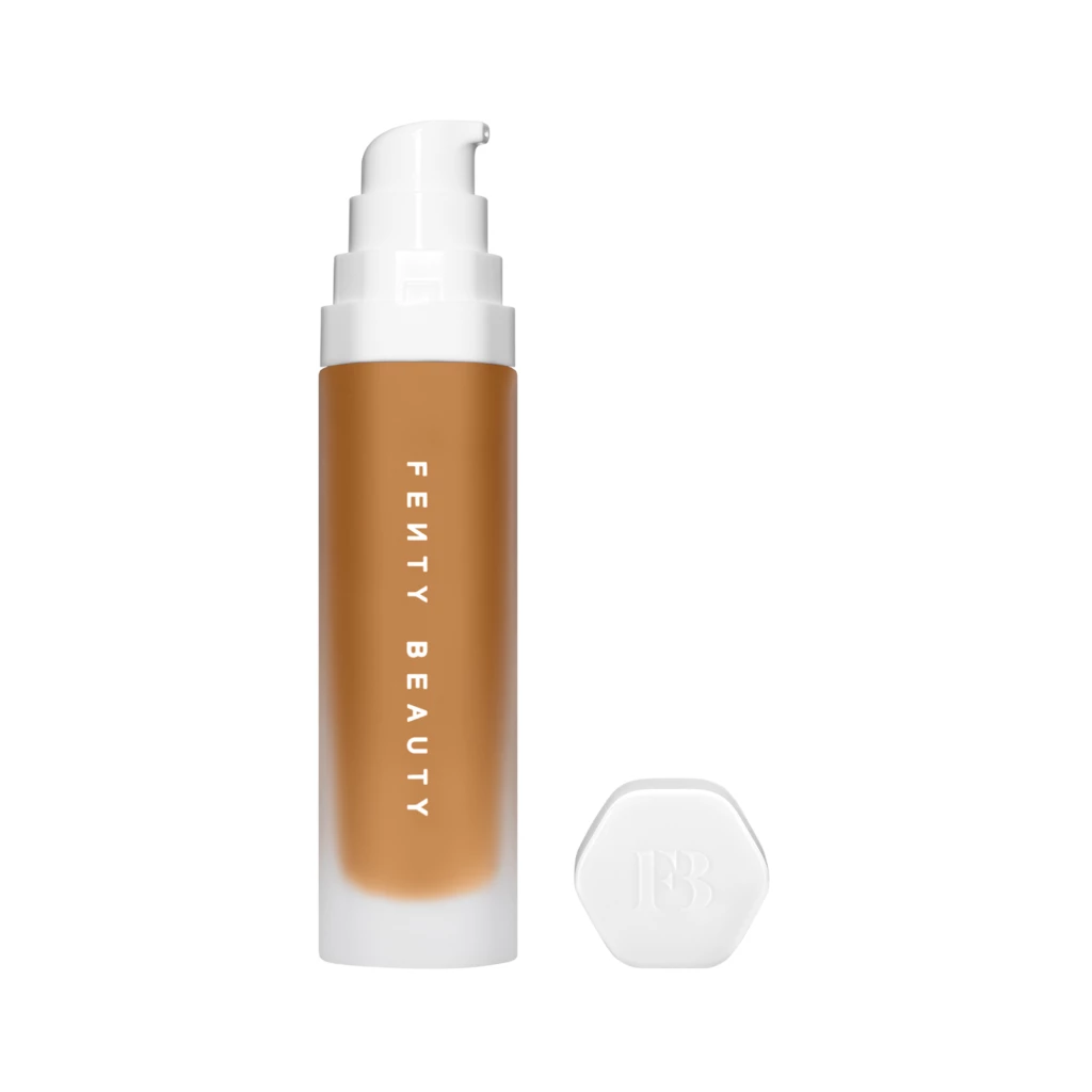 Fenty Beauty - Soft'Lit Foundation 330 på KICKS.se
