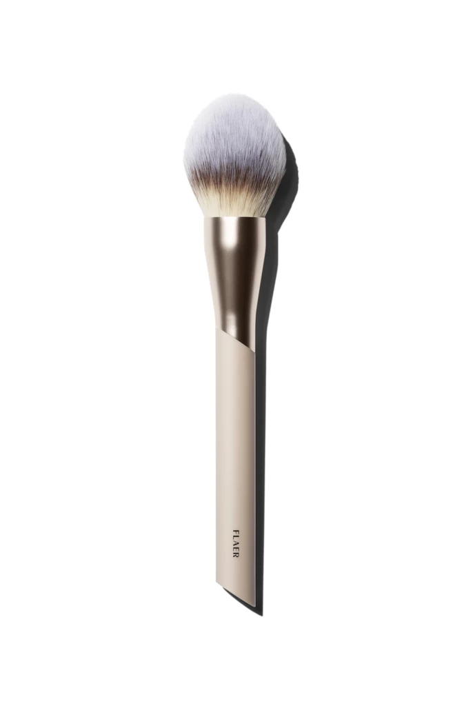FLAER - 103 Precision Powder Brush på KICKS.se