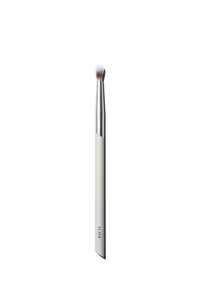 FLAER - 303 Small Crease Blending Brush på KICKS.no
