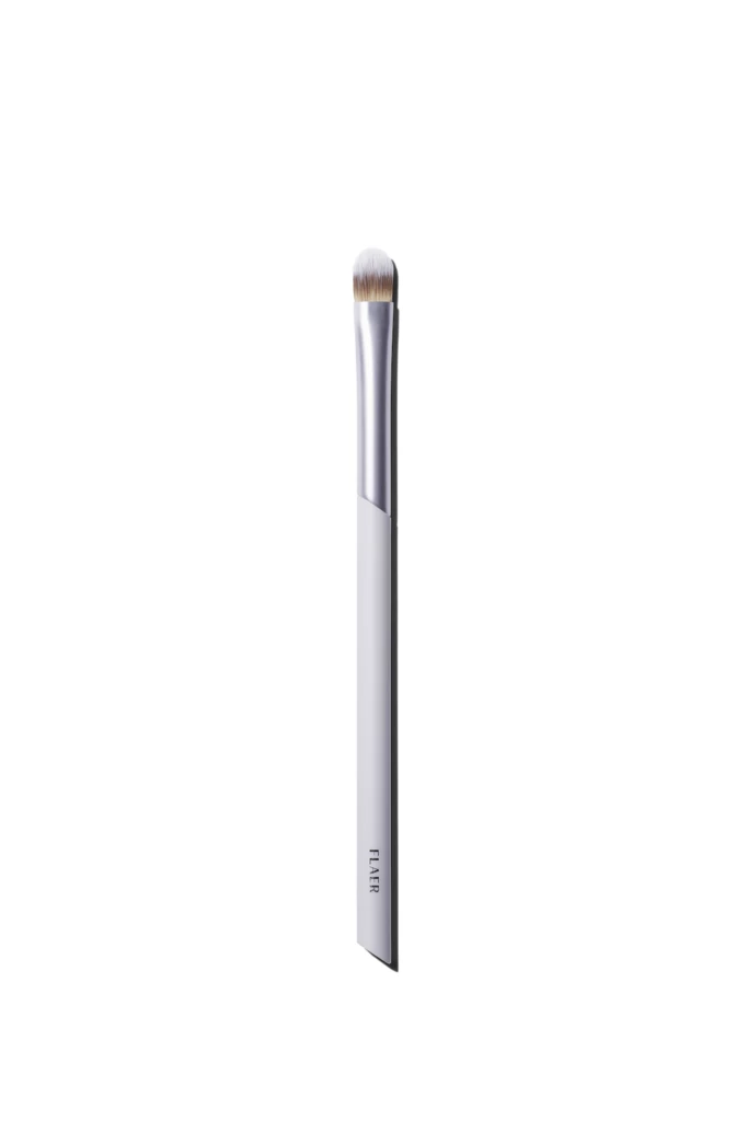 FLAER - 401 Flat Eyeshadow Brush på KICKS.no